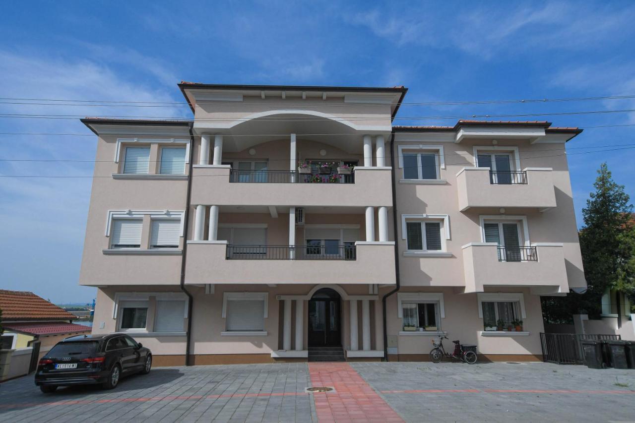 Apartment Plaza Кладово Экстерьер фото
